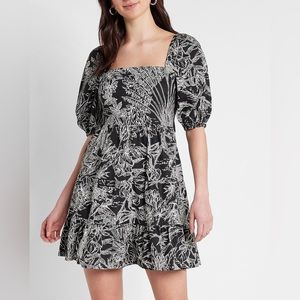 Express PRINTED SQUARE NECK PUFF SLEEVE TIERED TRAPEZE DRESS (XS)